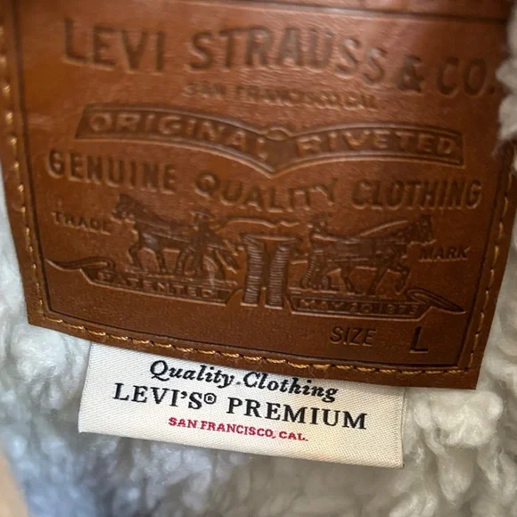Levi's Men's Dark Denim Jacket - Picture 2 of 9